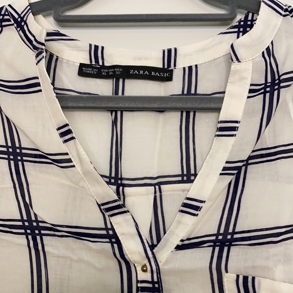🆕 ZARA Basic button down blouse - Picture 2 of 7